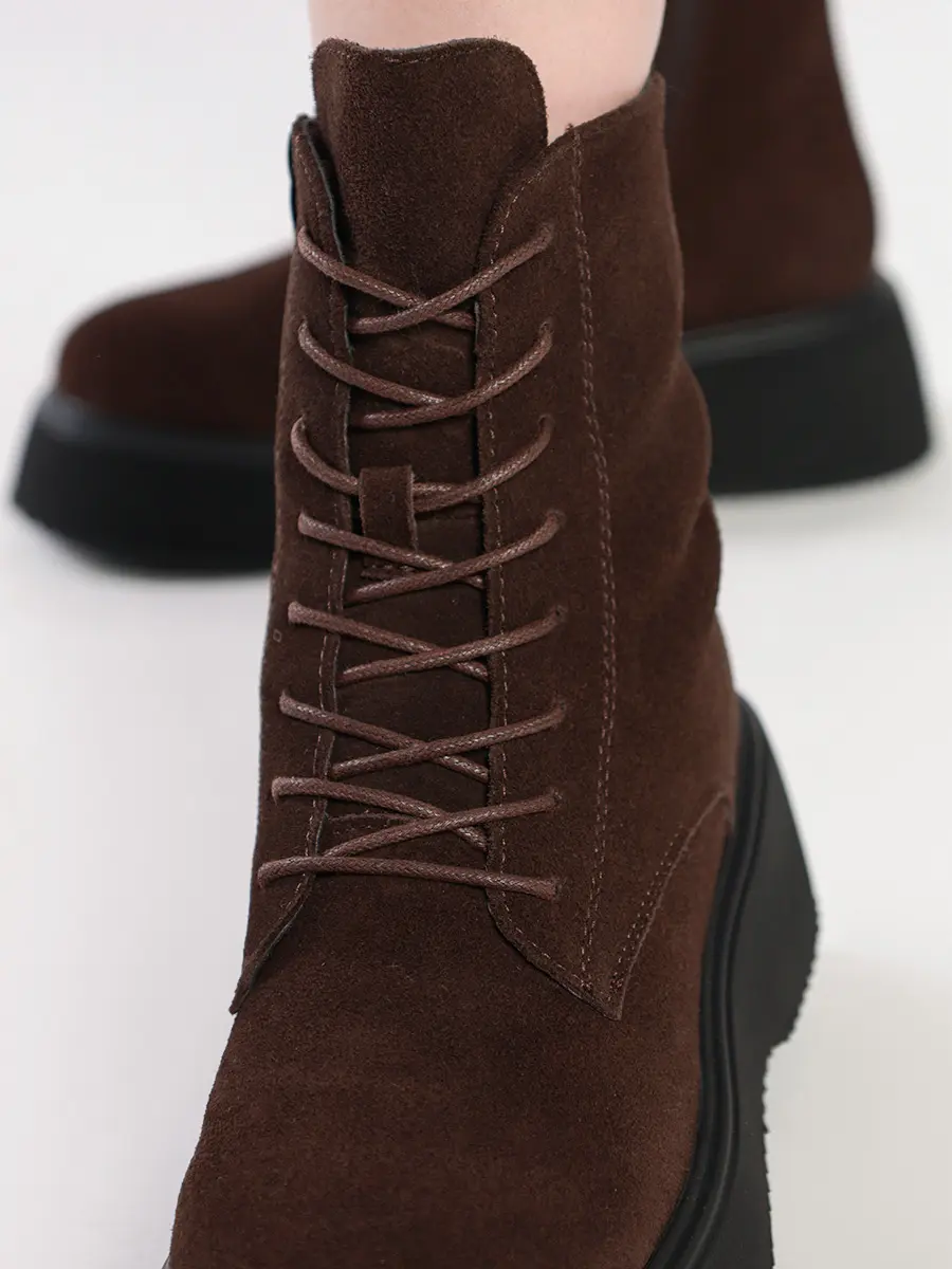 Ботинки-дерби коричневого цвета на объемной подошве